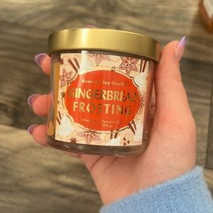 Gingerbread Frosting scented single wick candle